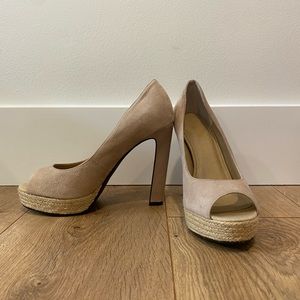 Woman’s suede 4” heel